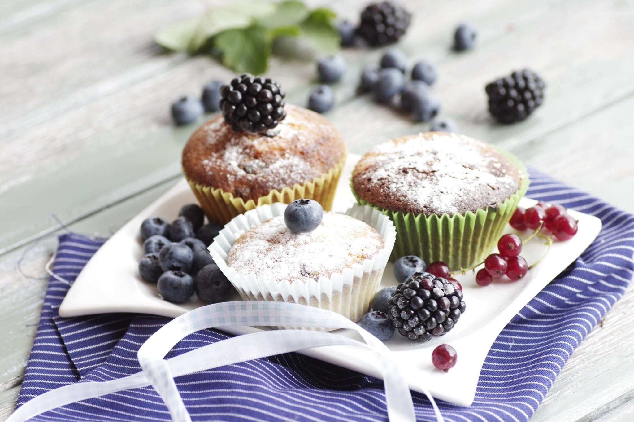 Muffins with fresh berries