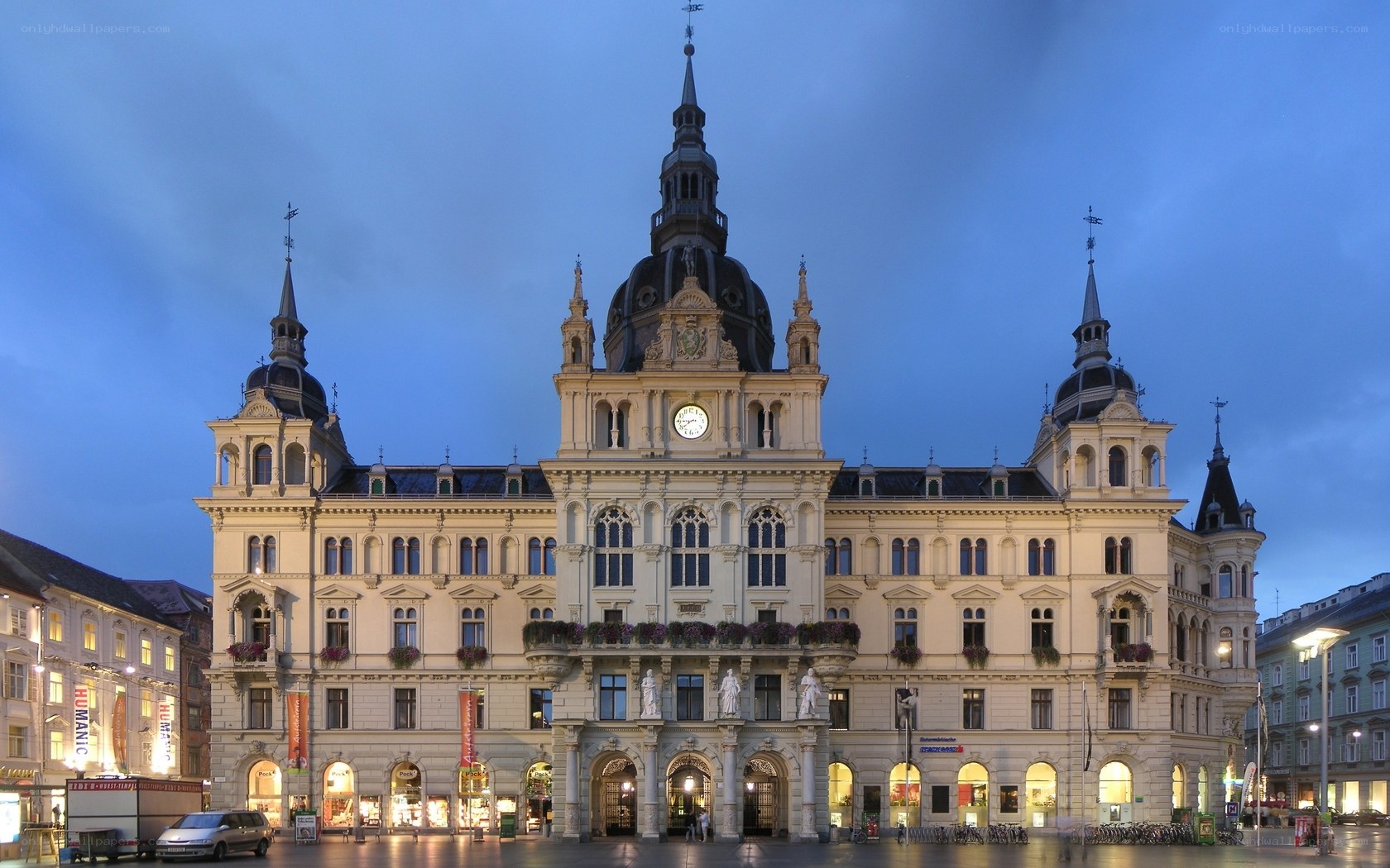 Munich City Hall at dusk