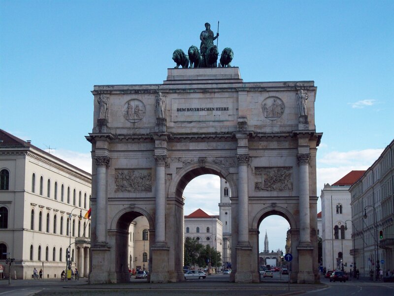 Munich's Siegestor monument