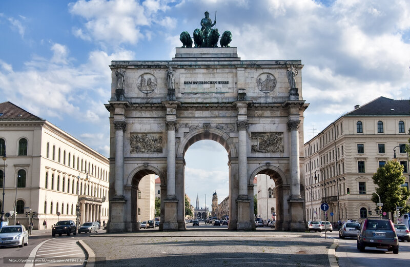 Munich's Siegestor monument