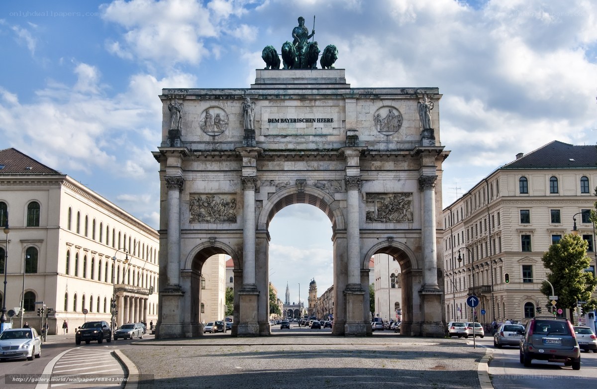 Munich's Siegestor monument