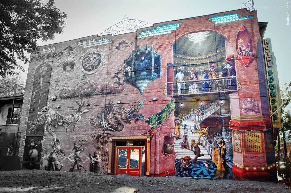 Mural on Hotel Pourquoi building