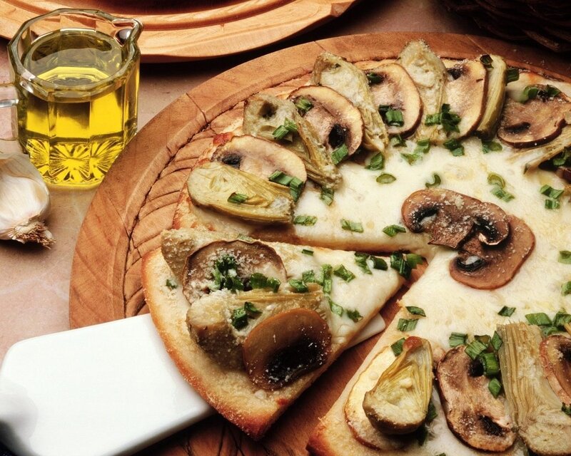 Mushroom and Artichoke Pizza — Brown