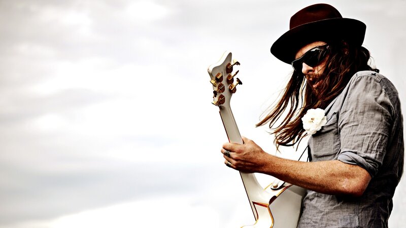 musician with guitar and hat