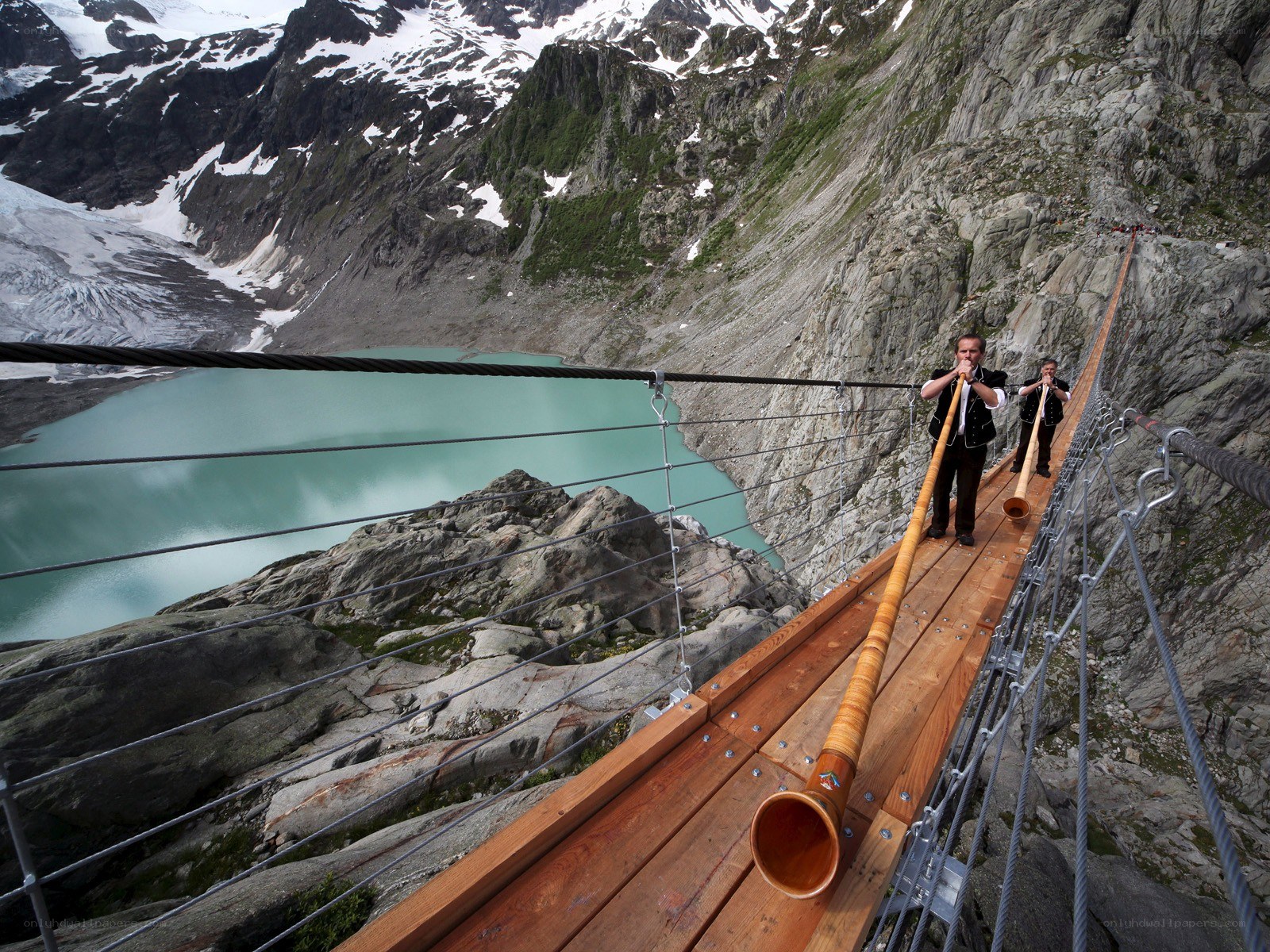 Musicians on a mountain bridge