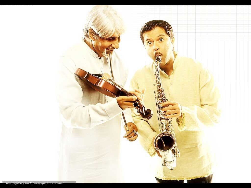 Musicians playing violin and saxophone
