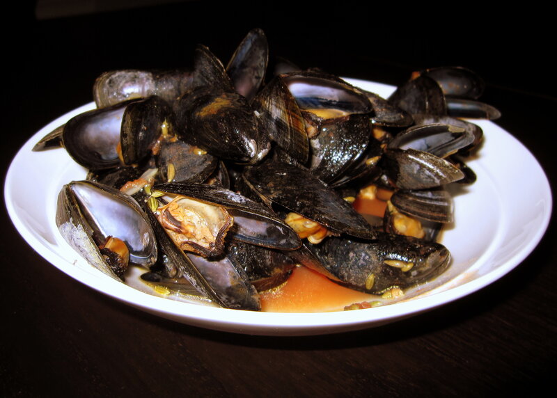 mussels in a white bowl