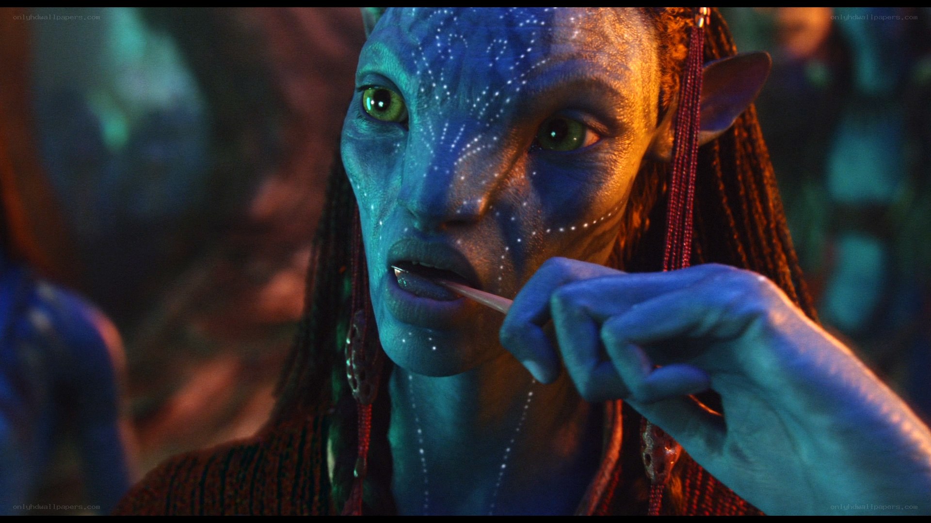Na'vi character eating