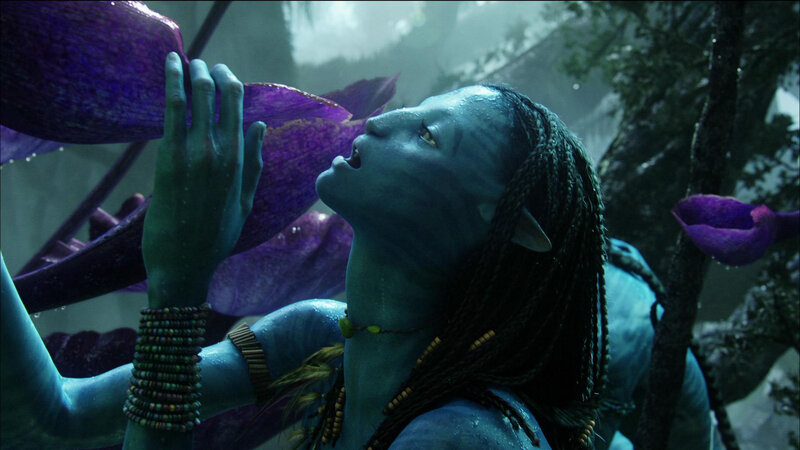 Na'vi woman with purple flower