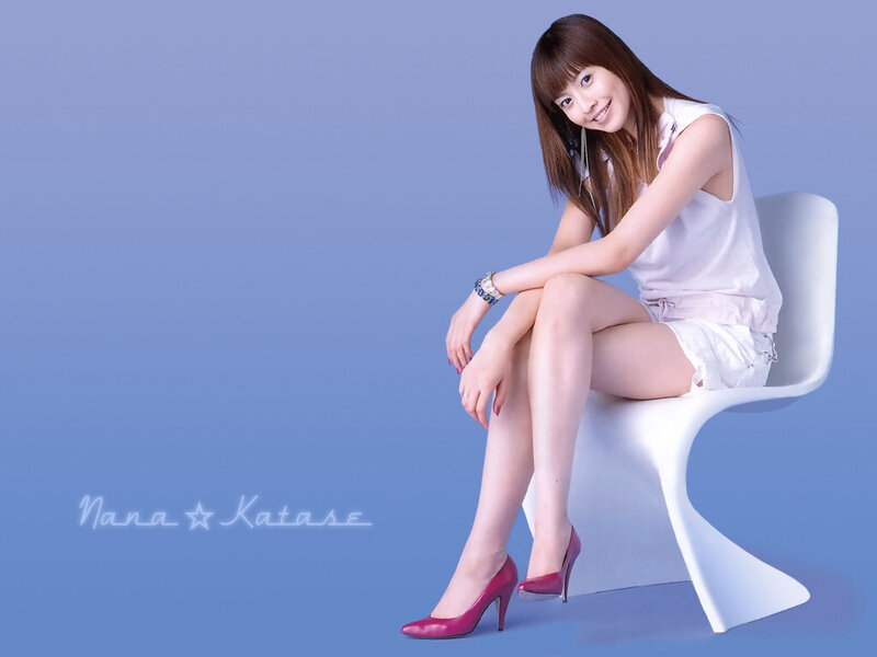 Nana Katase sitting on a chair