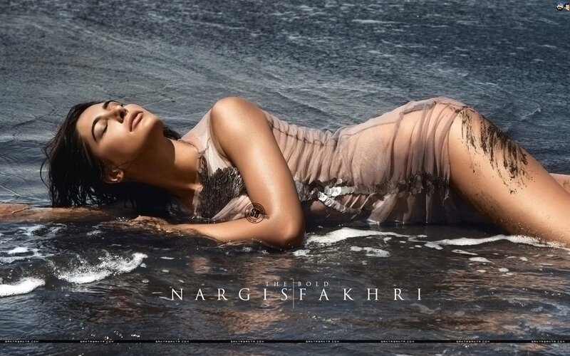 Nargis Fakhri in water
