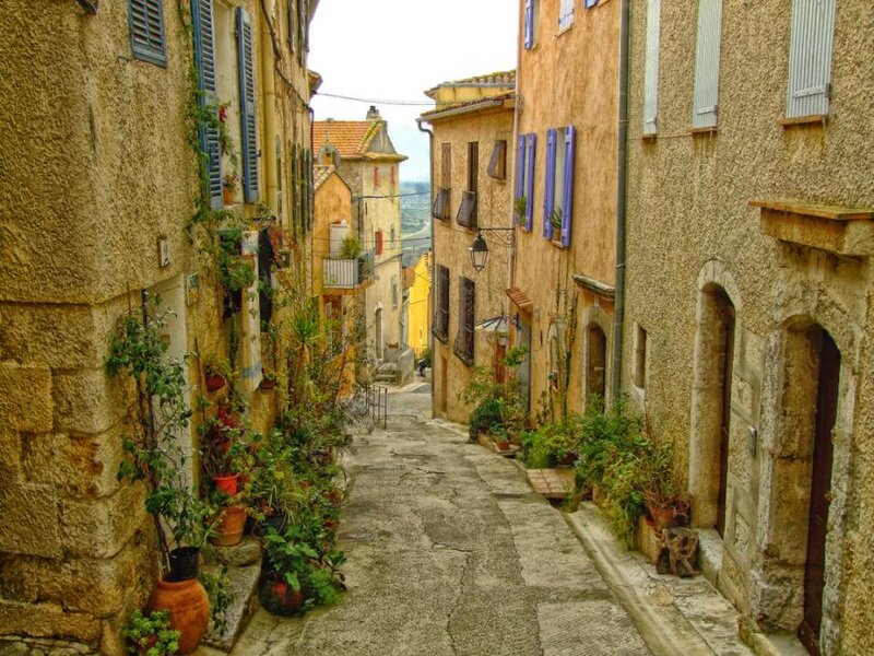 Narrow Cobblestone Alley — Beige