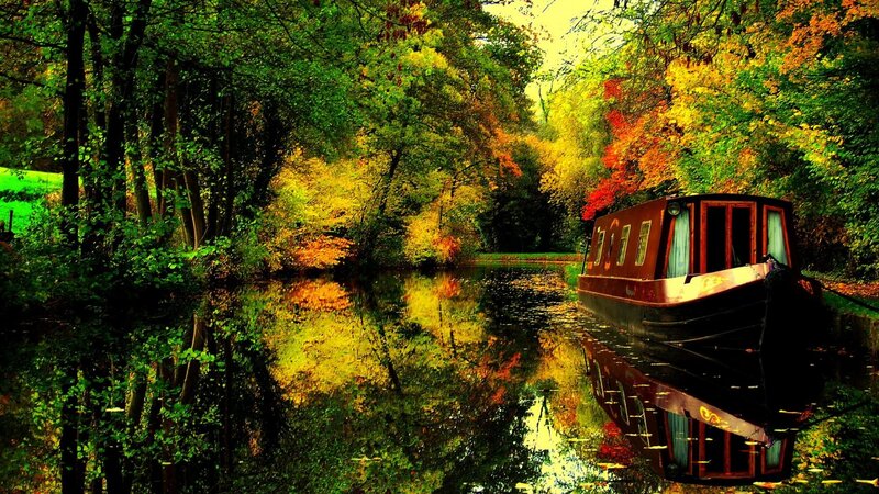 Narrowboat on Canal — Green