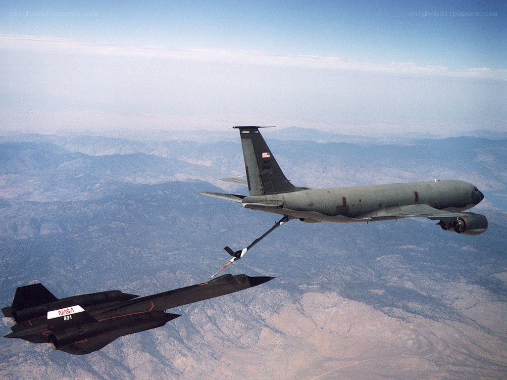 NASA aircraft refueling in flight