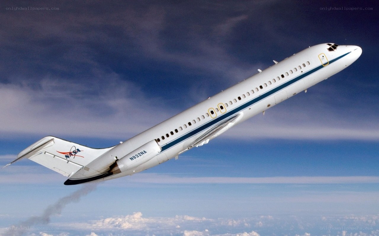 NASA DC-9 in flight