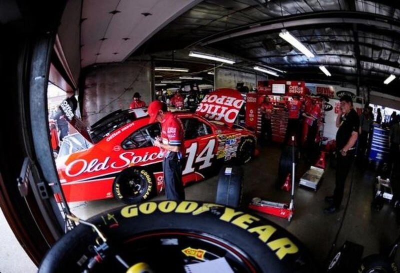 NASCAR pit crew at work