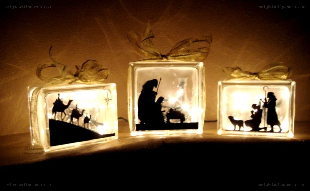 Nativity scene in glass blocks