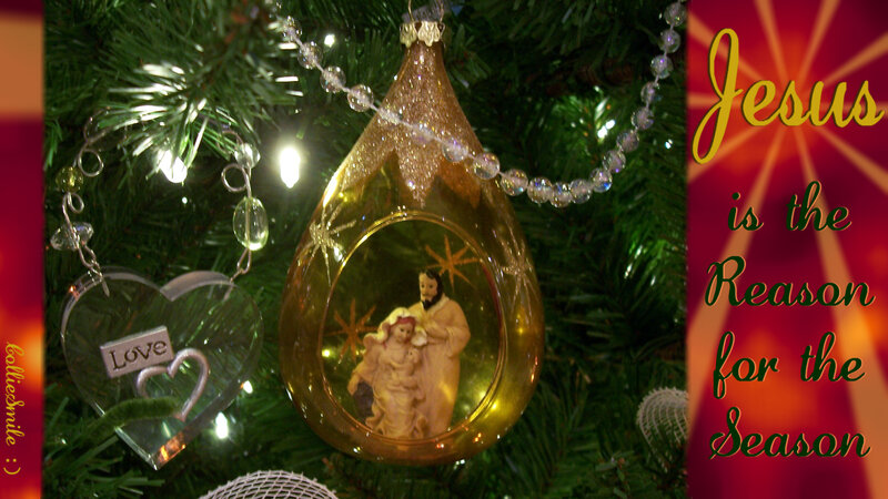 Nativity Scene Ornament — Green