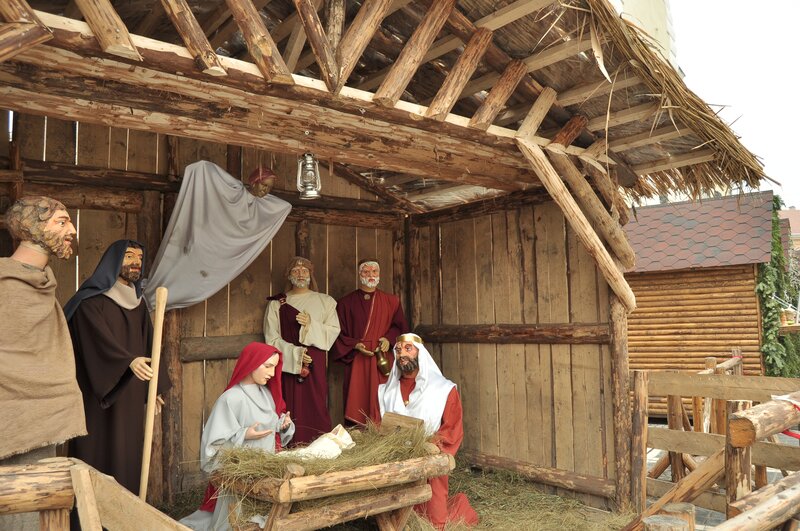 Nativity scene with figures