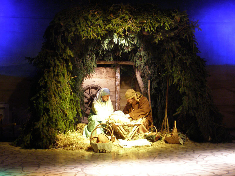 Nativity Scene with Figures — Blue