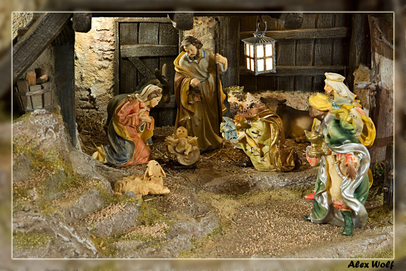 Nativity Scene with Figures — Brown