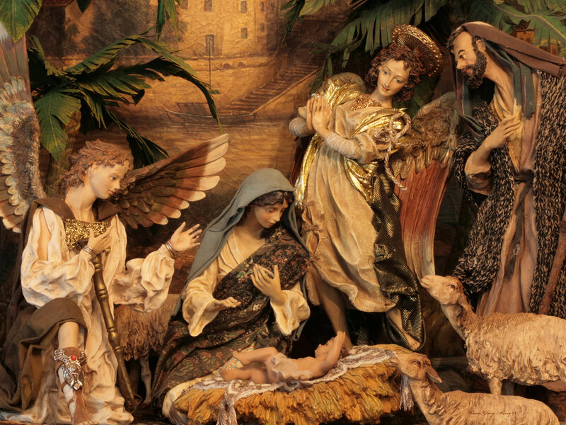 Nativity Scene with Figures — Gold