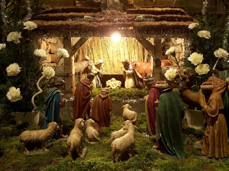 Nativity Scene with Figures — Green, Serene