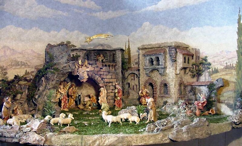 Nativity Scene with Figures — Green