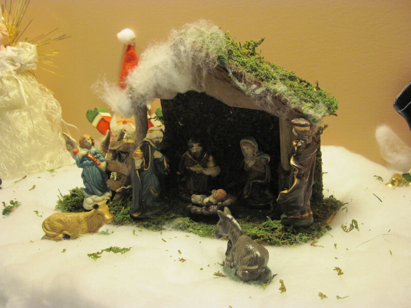 Nativity Scene with Figures — White