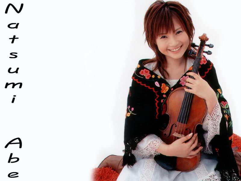 Natsumi Abe with violin