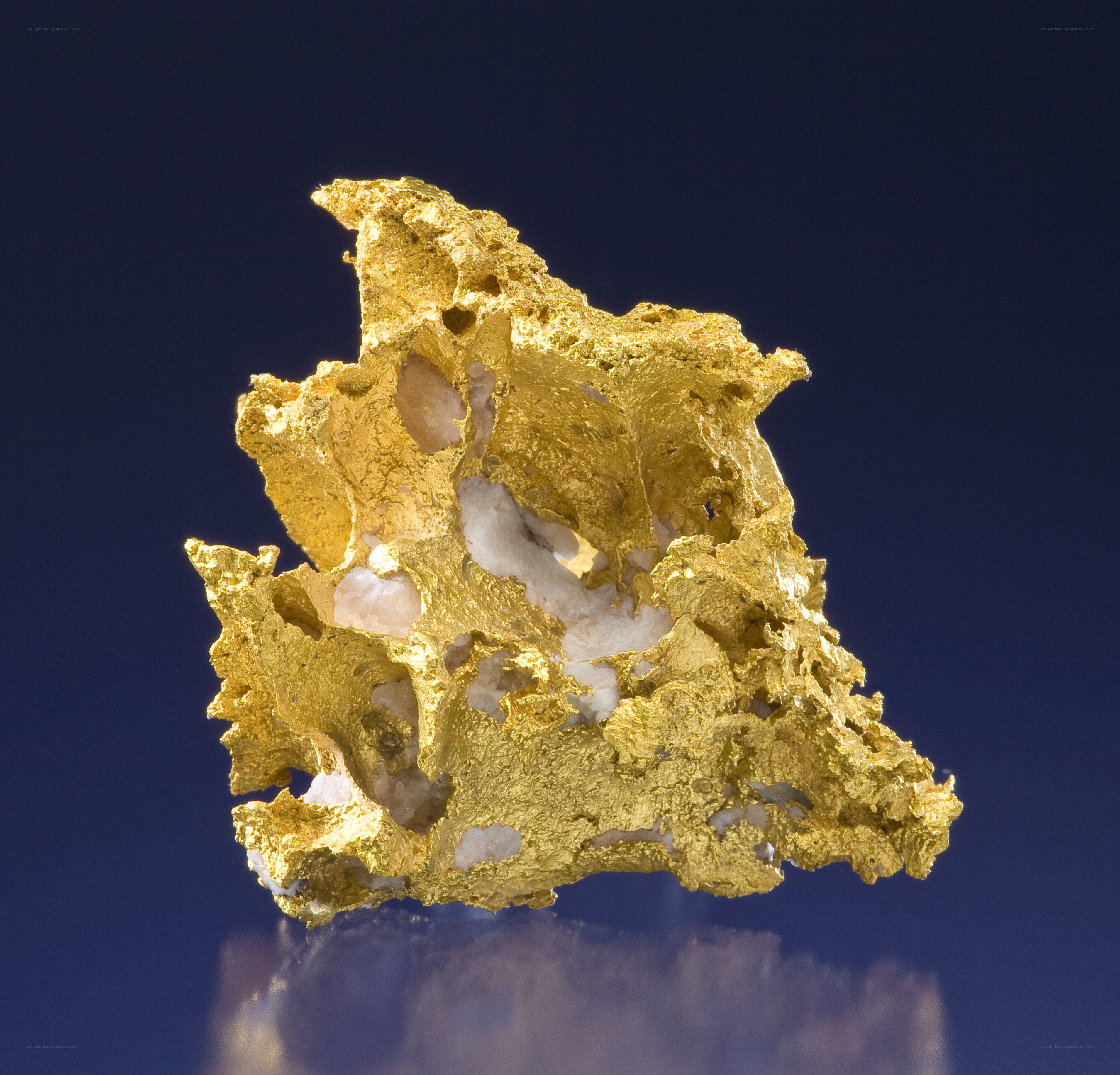 Natural gold nugget specimen