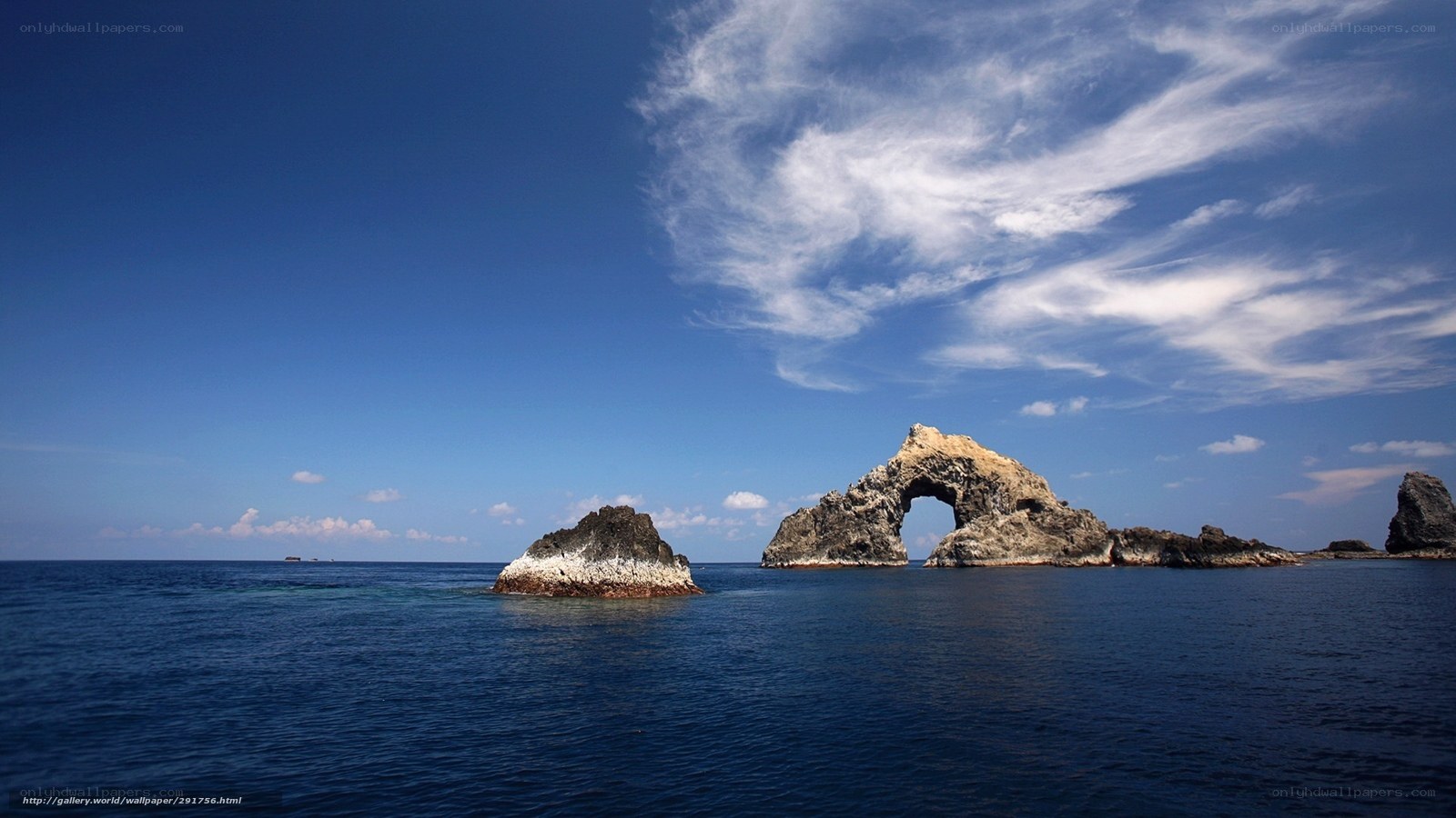 Natural rock arch in the ocean