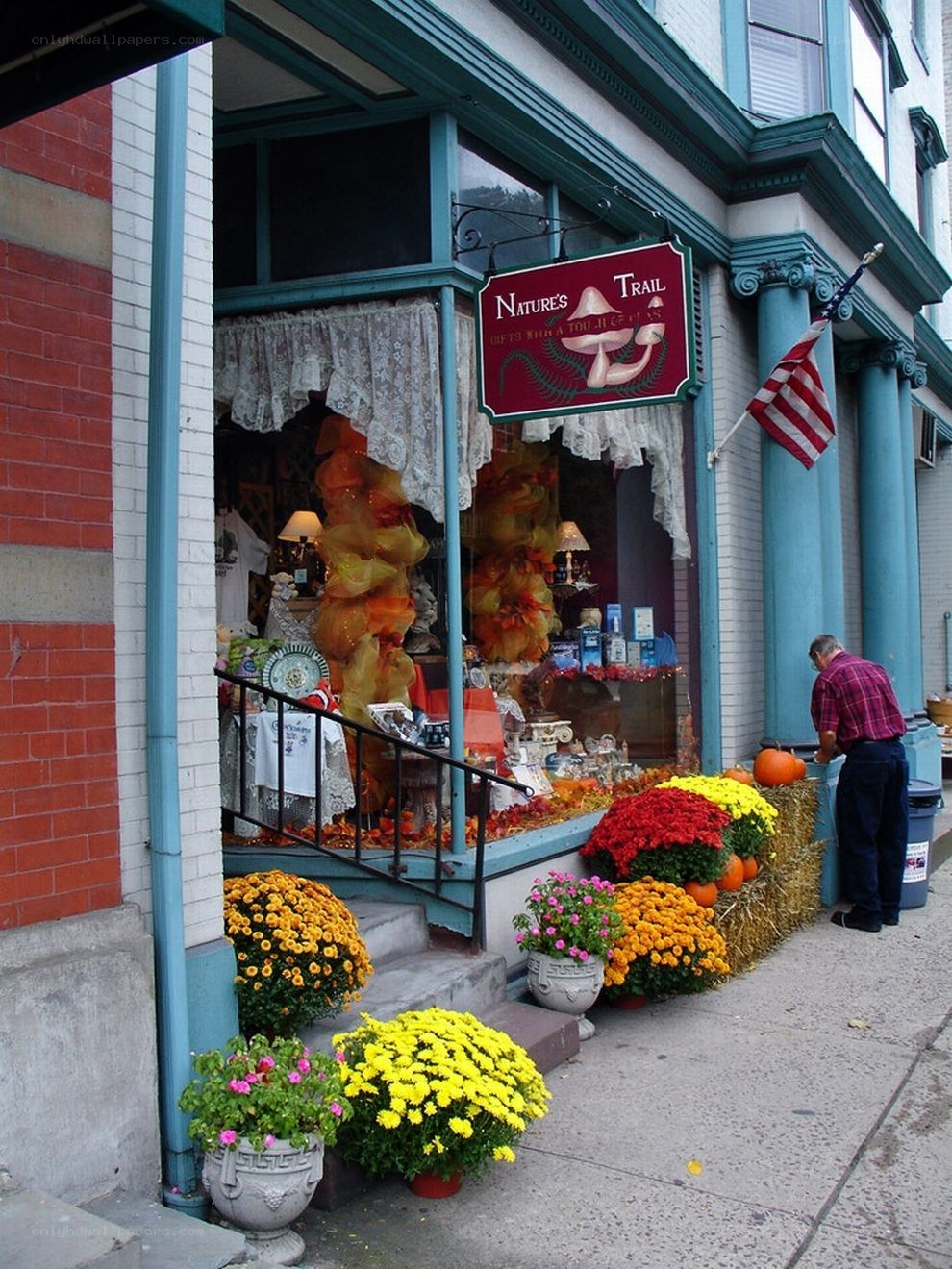 Nature's Trail gift shop storefront