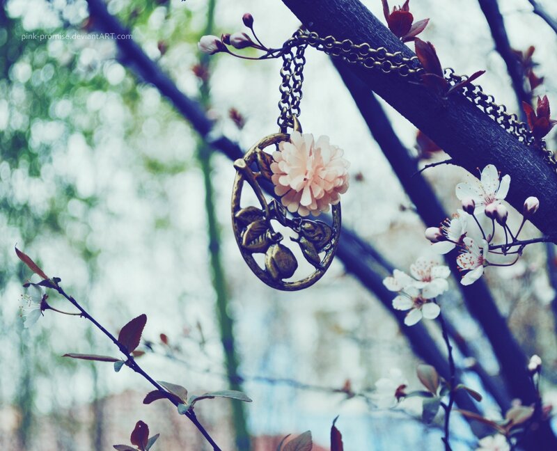 Necklace with Flower Pendant