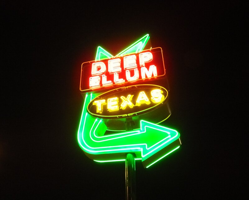 Neon Sign at Night — Green