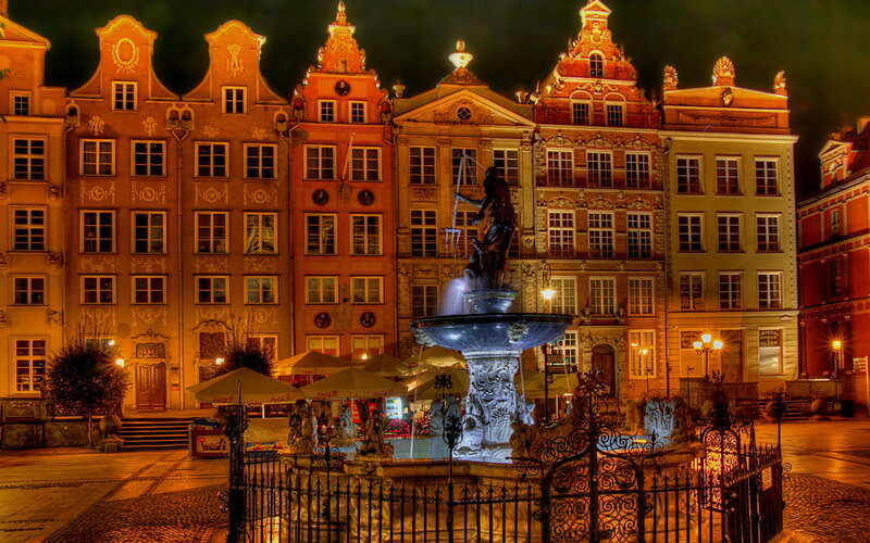 Neptune Fountain — Orange, Dramatic