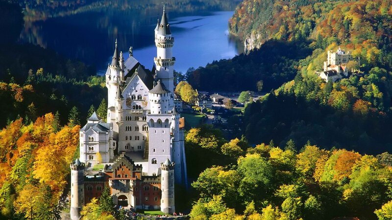 Neuschwanstein Castle in autumn