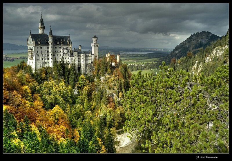 Neuschwanstein Castle in autumn