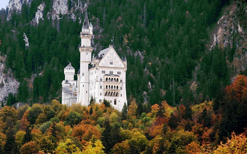 Neuschwanstein Castle in autumn