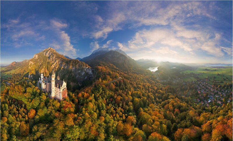 Neuschwanstein Castle in autumn