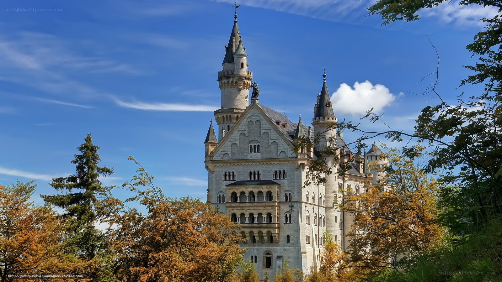 Neuschwanstein Castle in autumn
