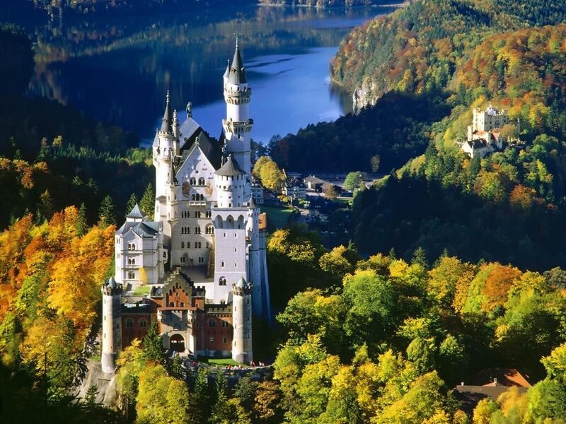 Neuschwanstein Castle in autumn