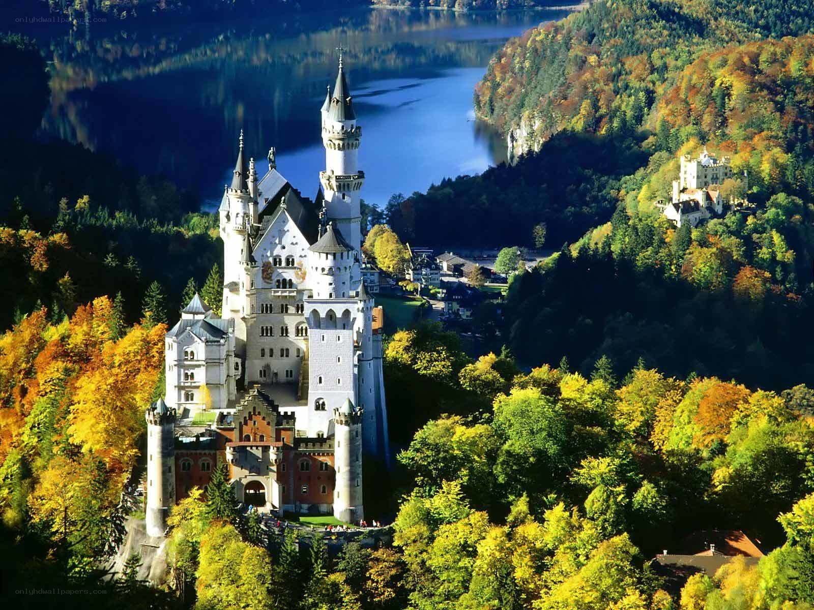 Neuschwanstein Castle in autumn