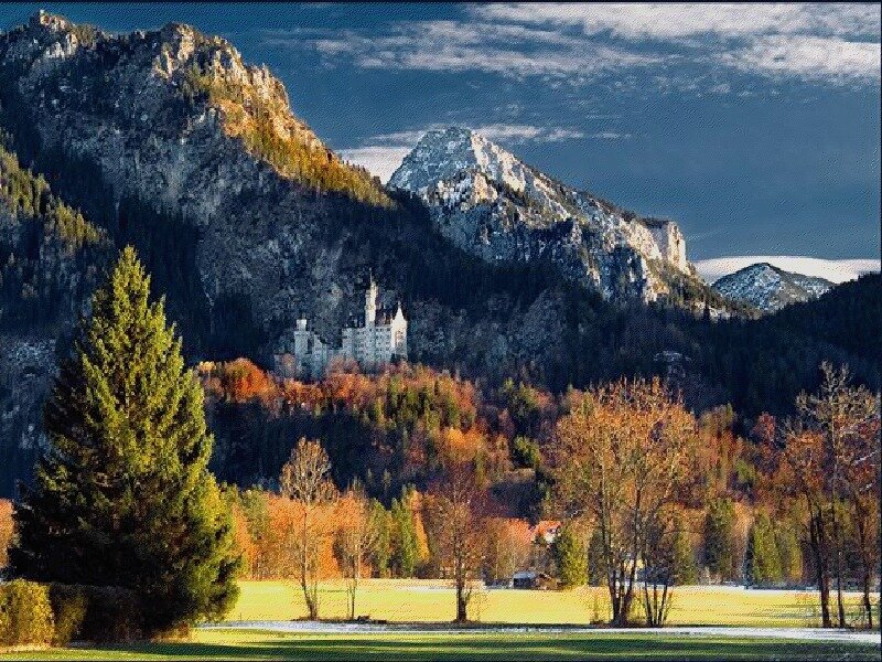 Neuschwanstein Castle in autumn