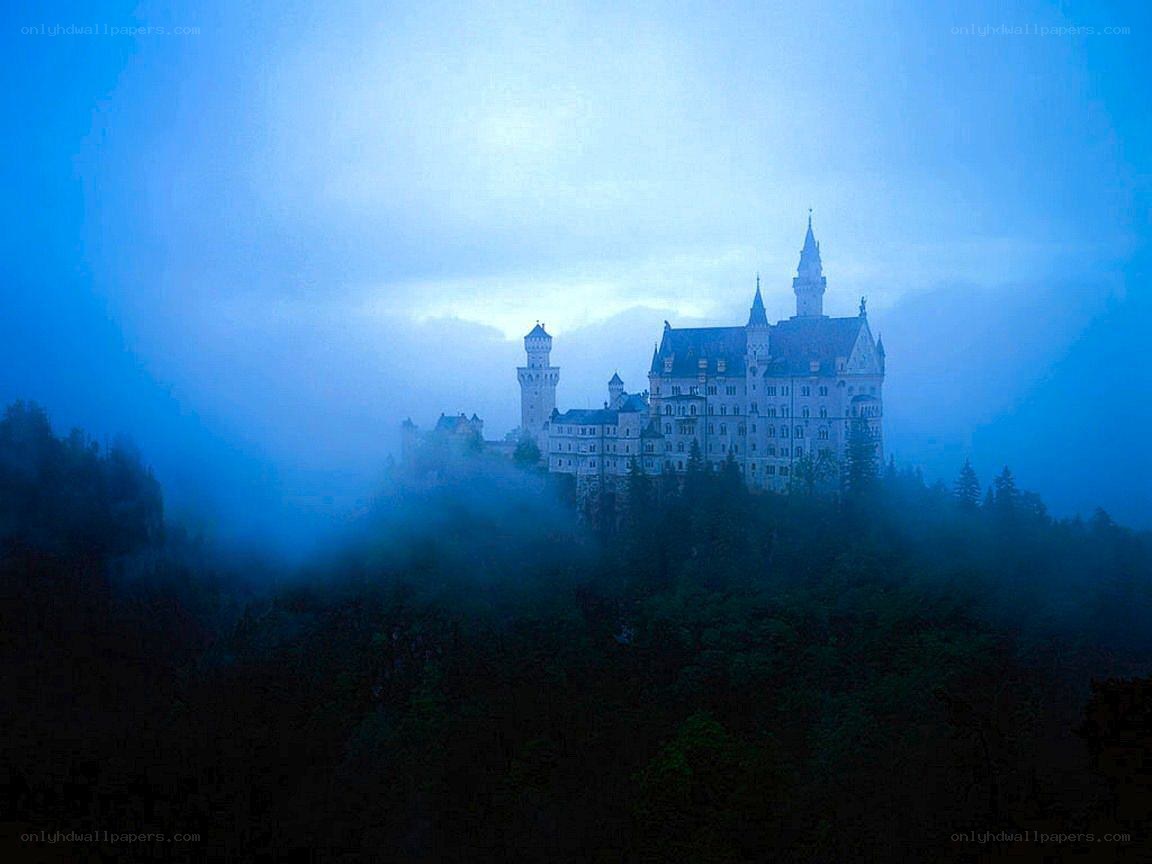 Neuschwanstein Castle in mist