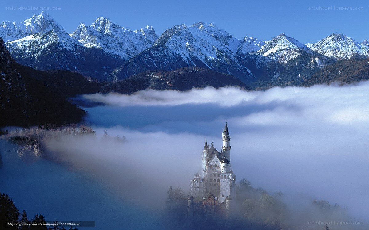 Neuschwanstein Castle in mist