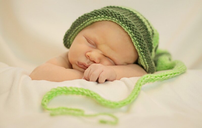 Newborn Baby Sleeping — Green, Serene