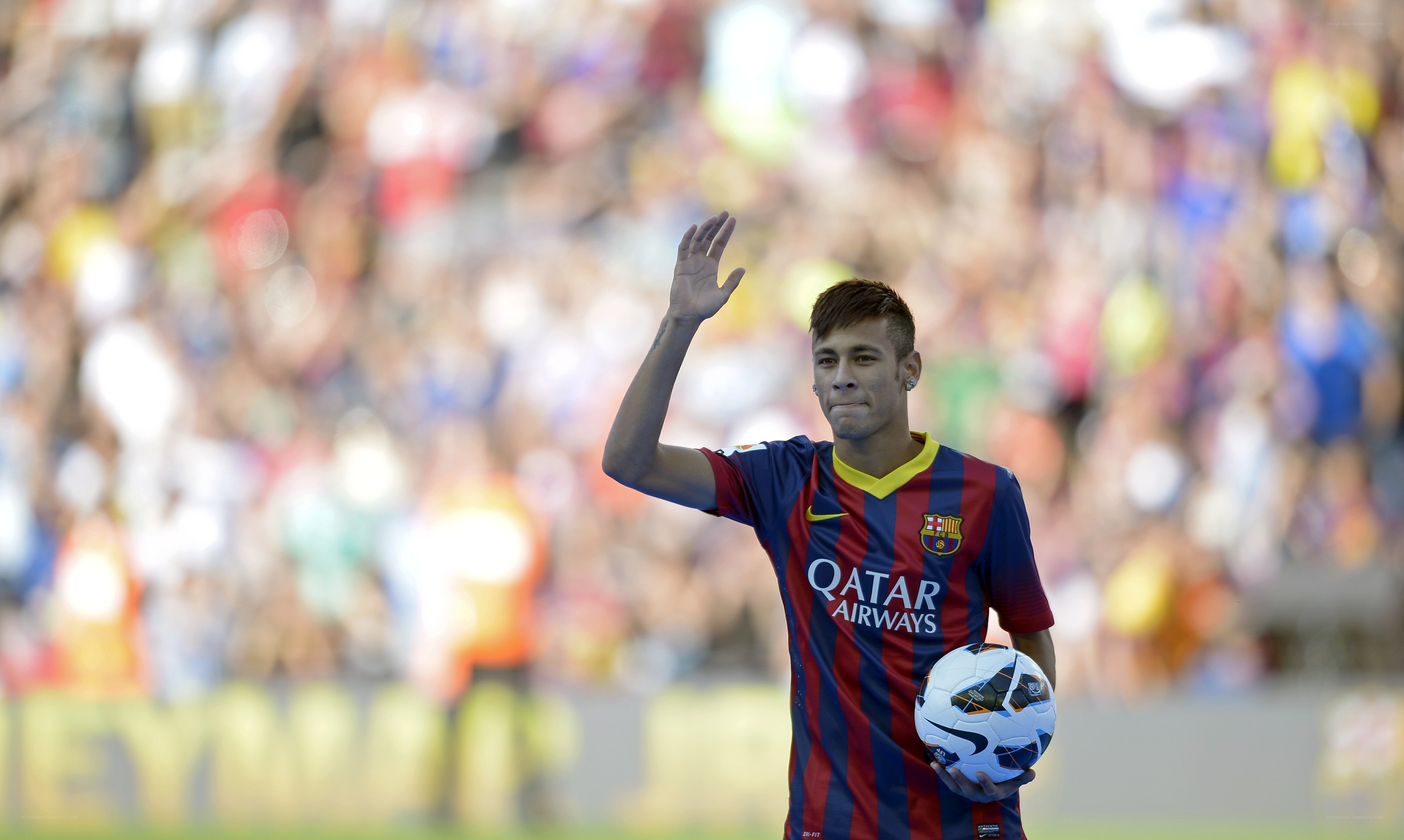 Neymar waves to fans