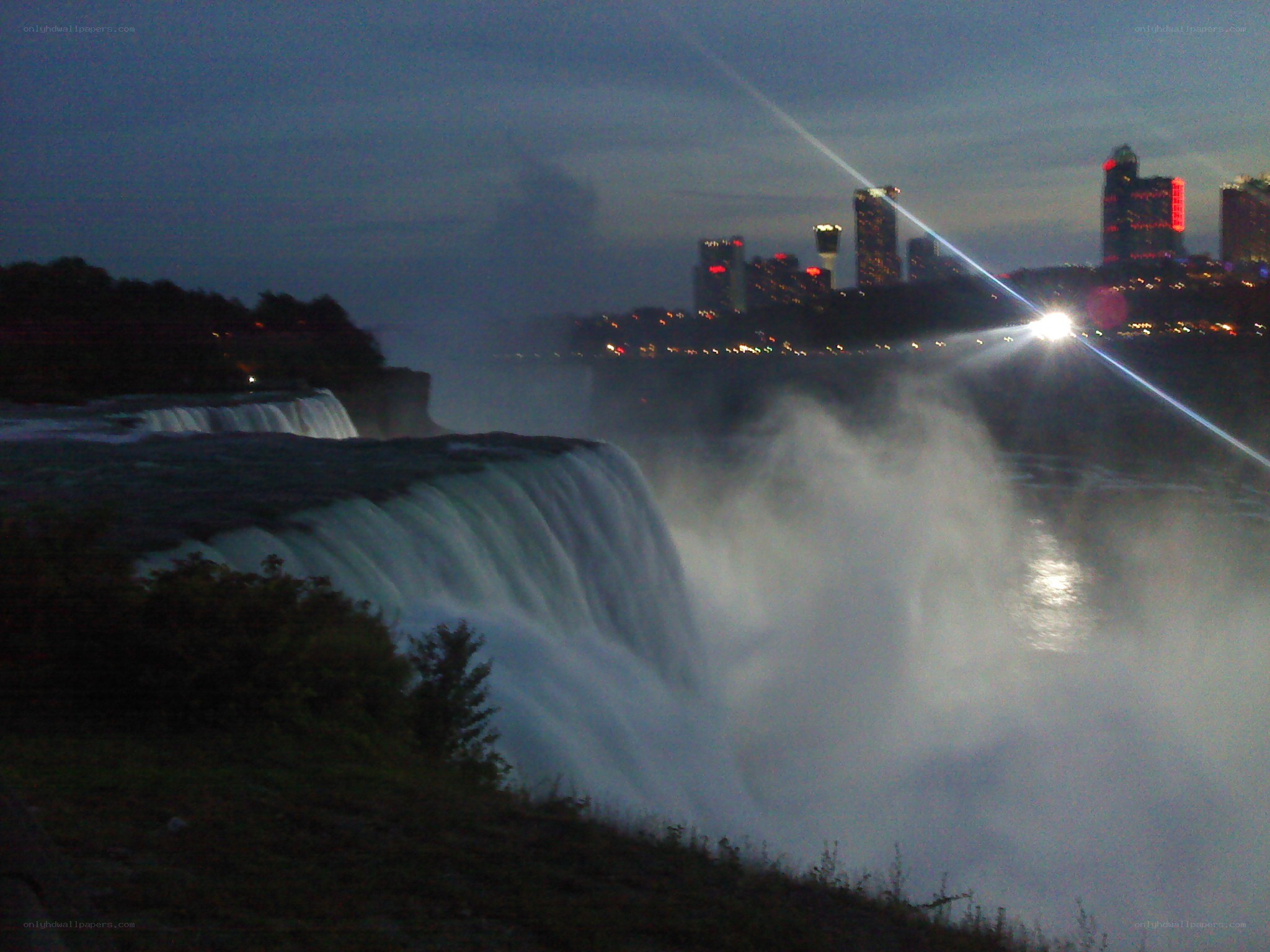 Niagara Falls at dusk