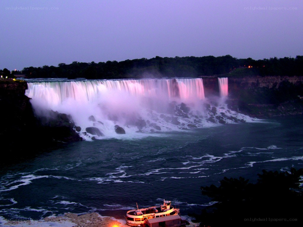 Niagara Falls at dusk